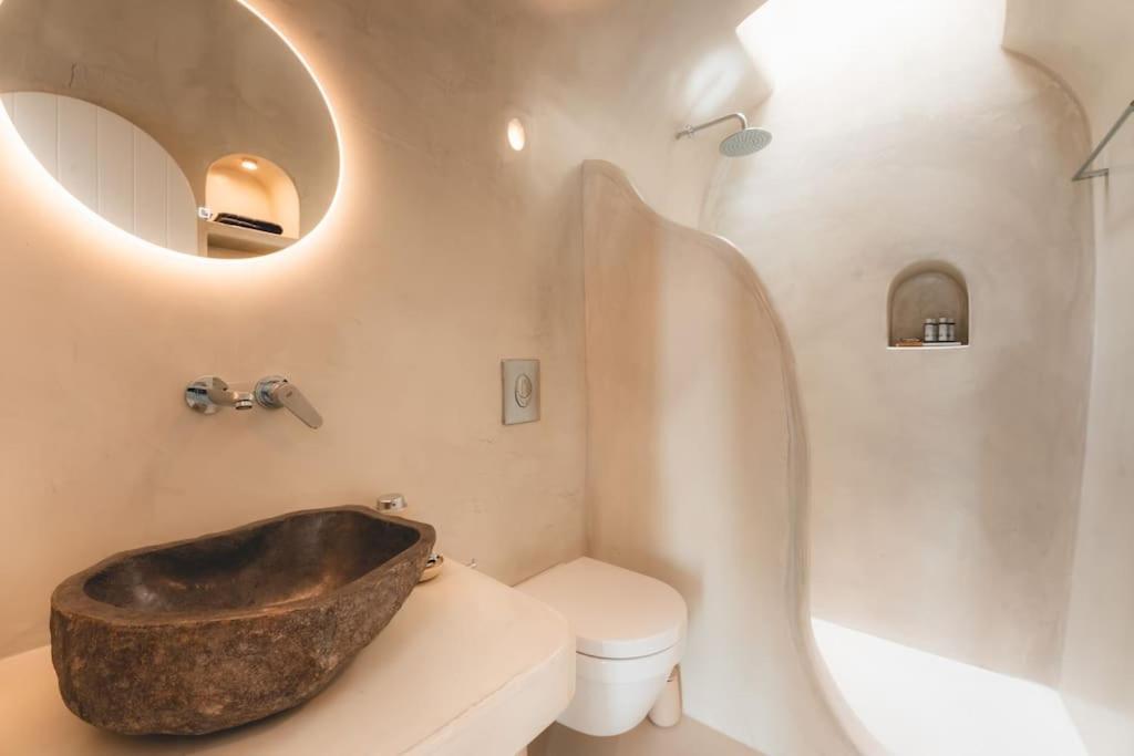 הוילה Emporio  Akri Santorini With Heated Jacuzzi מראה חיצוני תמונה