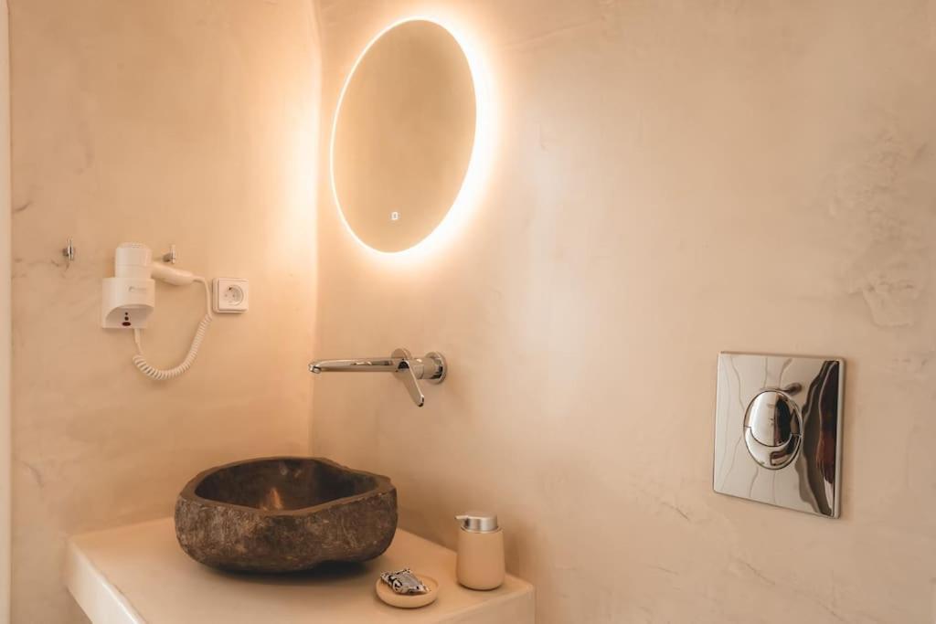 הוילה Emporio  Akri Santorini With Heated Jacuzzi מראה חיצוני תמונה