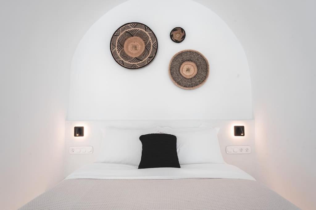 הוילה Emporio  Akri Santorini With Heated Jacuzzi מראה חיצוני תמונה