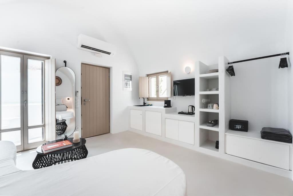 הוילה Emporio  Akri Santorini With Heated Jacuzzi מראה חיצוני תמונה