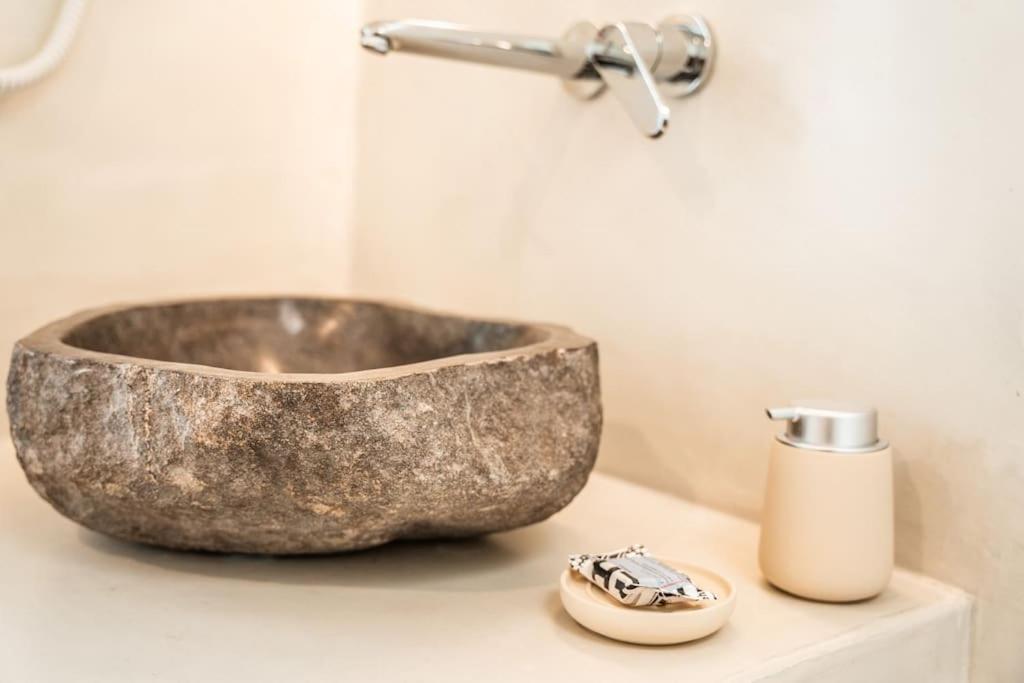הוילה Emporio  Akri Santorini With Heated Jacuzzi מראה חיצוני תמונה