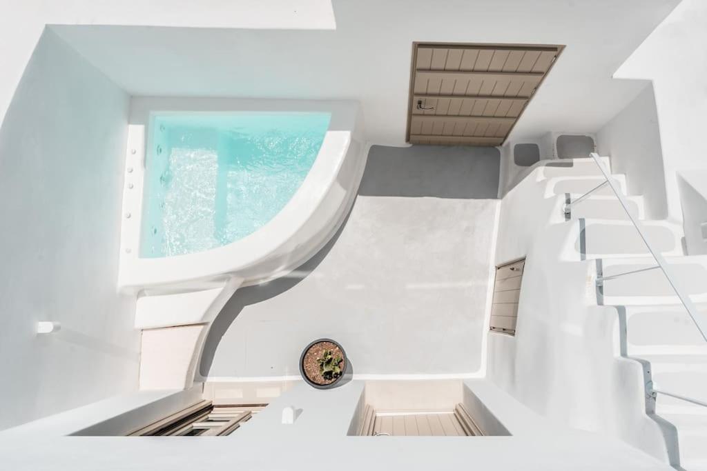 הוילה Emporio  Akri Santorini With Heated Jacuzzi מראה חיצוני תמונה