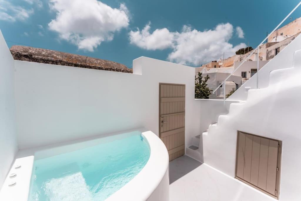 הוילה Emporio  Akri Santorini With Heated Jacuzzi מראה חיצוני תמונה